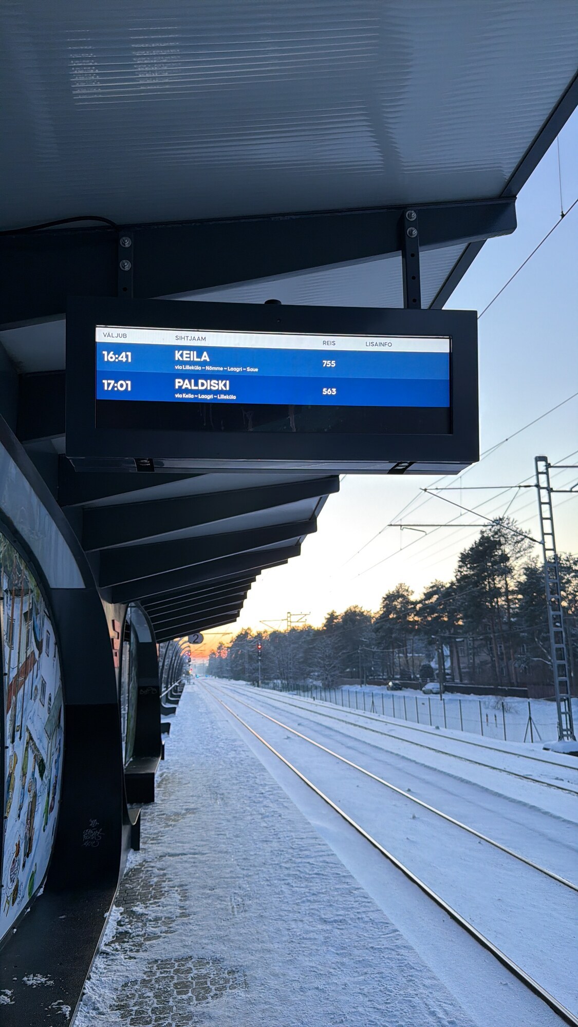 32 Dual-Sided Narrow Outdoor LCD Displays for the Estonian National Rail Network — installation photo 4