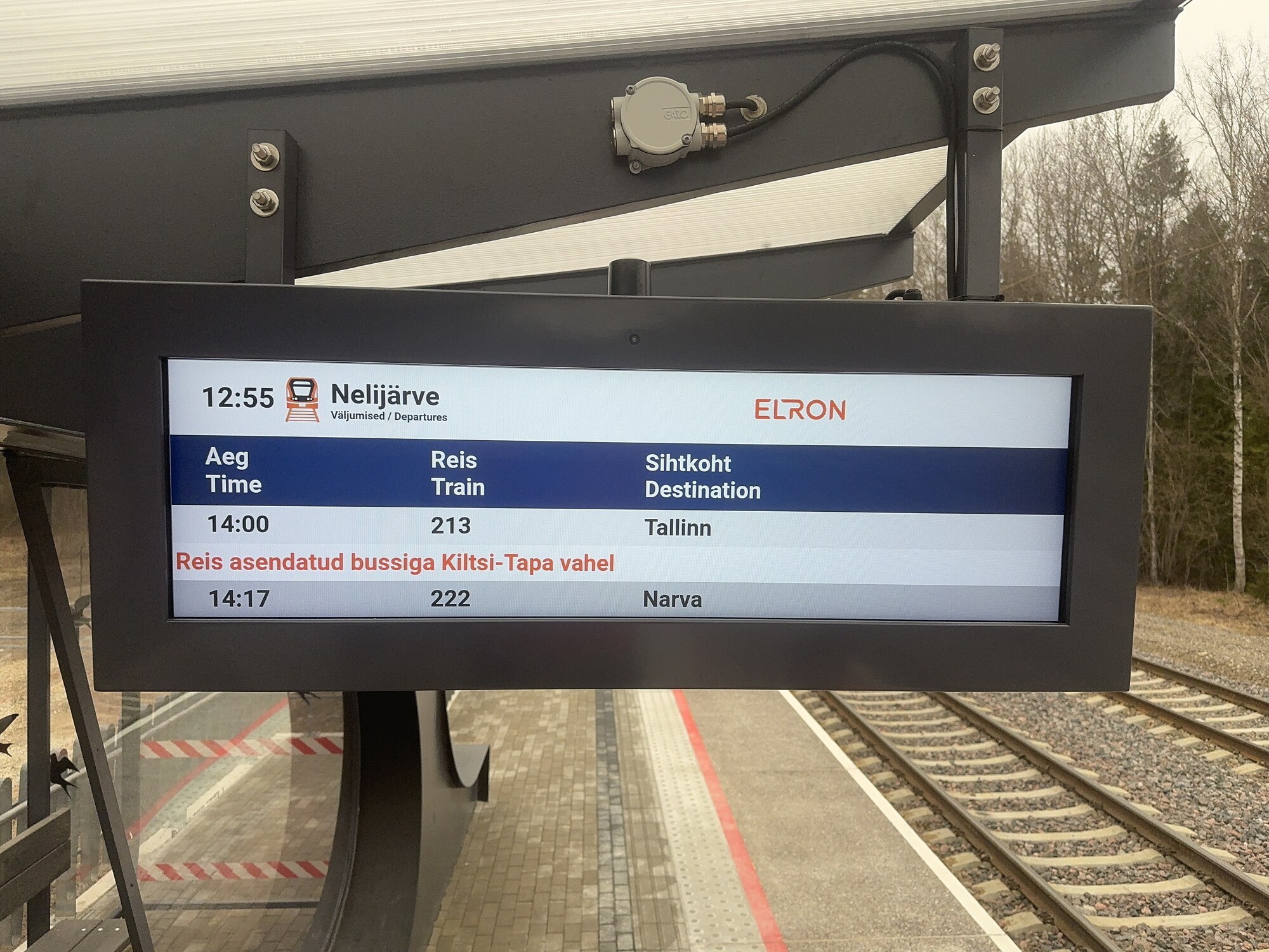 32 Dual-Sided Narrow Outdoor LCD Displays for the Estonian National Rail Network — installation photo 2