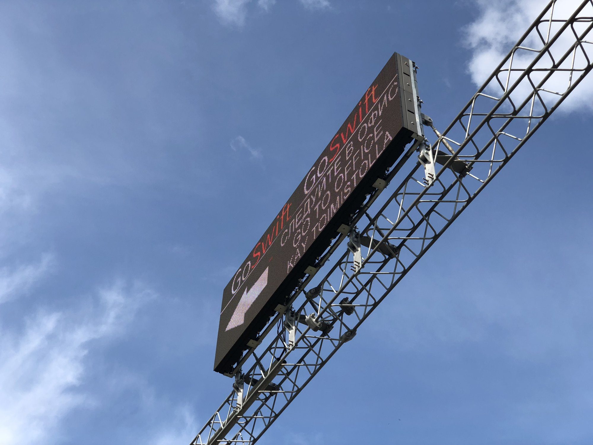 GoSwift LED message board on the Vaalimaa gantry seen from below, arrow pointing drivers to the office.