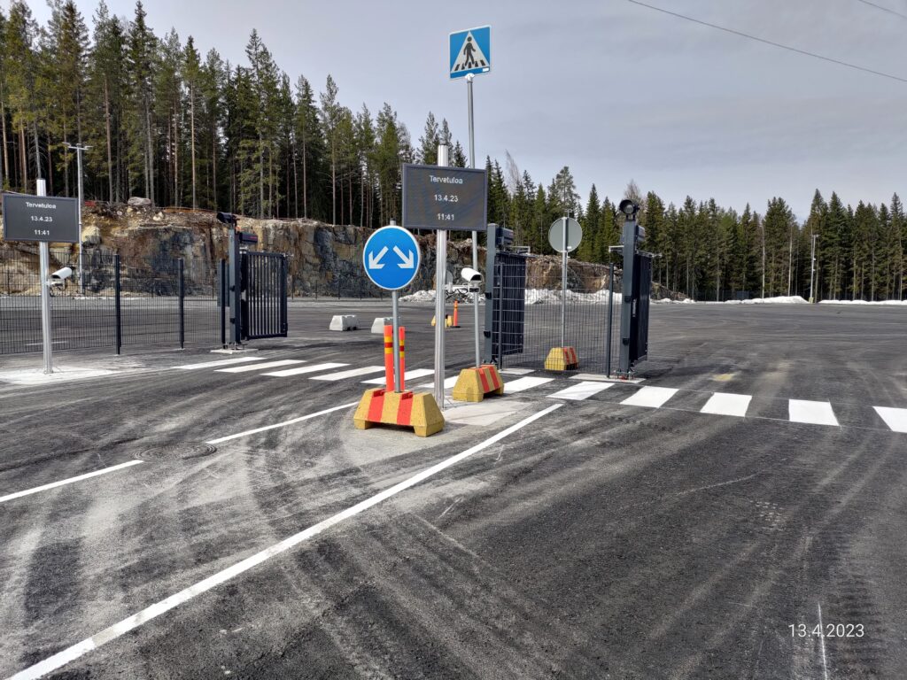 Automated Gate Displays at Tokmanni's Mäntsälä Logistics Centre