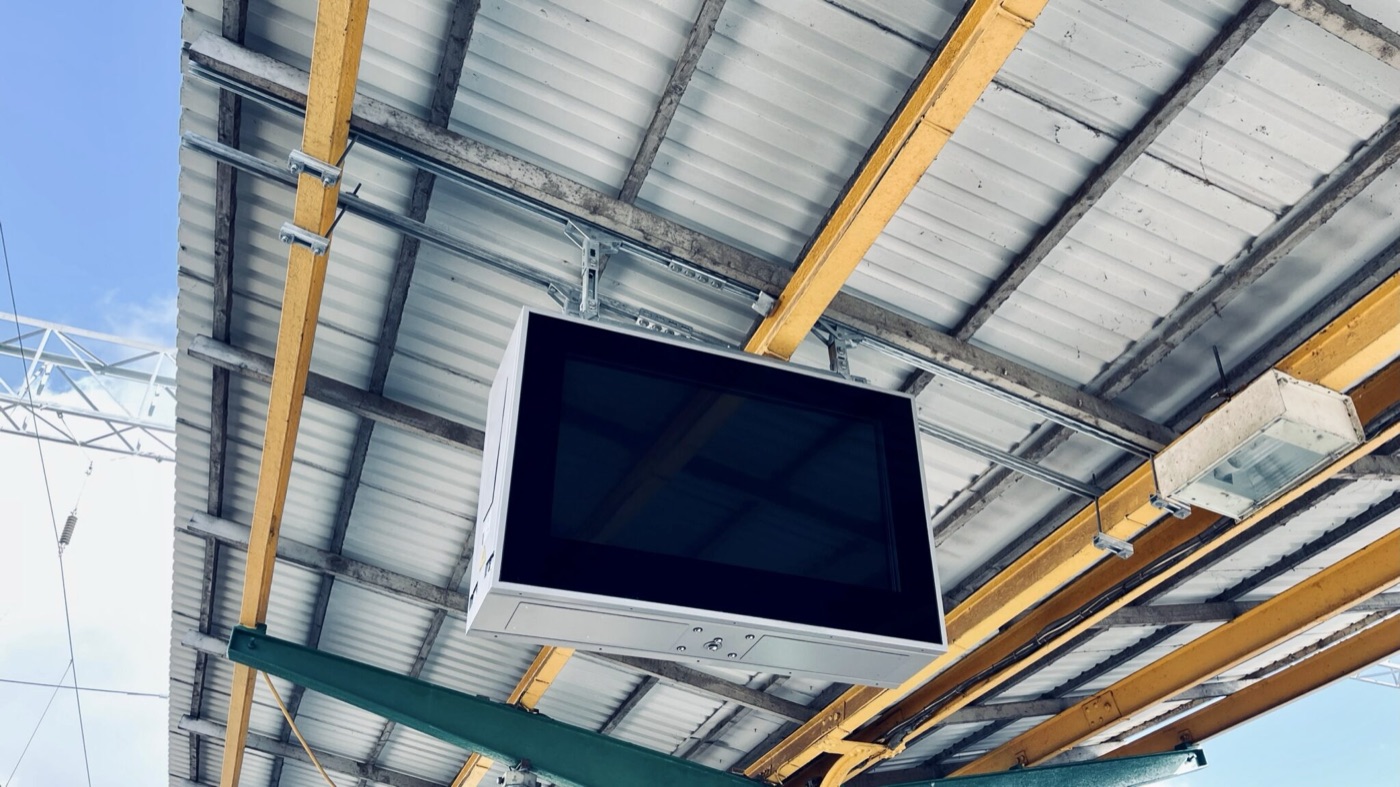 YT Dual-Sided 49" — installation photo 3