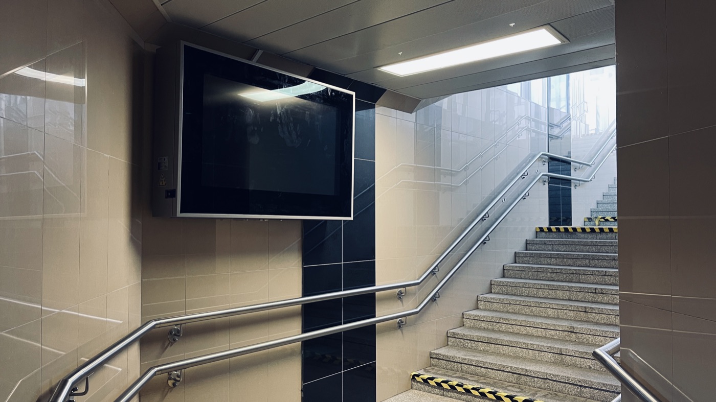 YT-S49W Outdoor 49" — installation photo 4