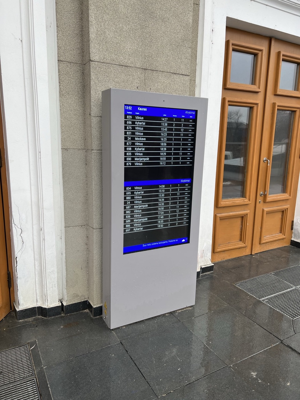 YT-S55T Outdoor Vertical 55" — installation photo 4