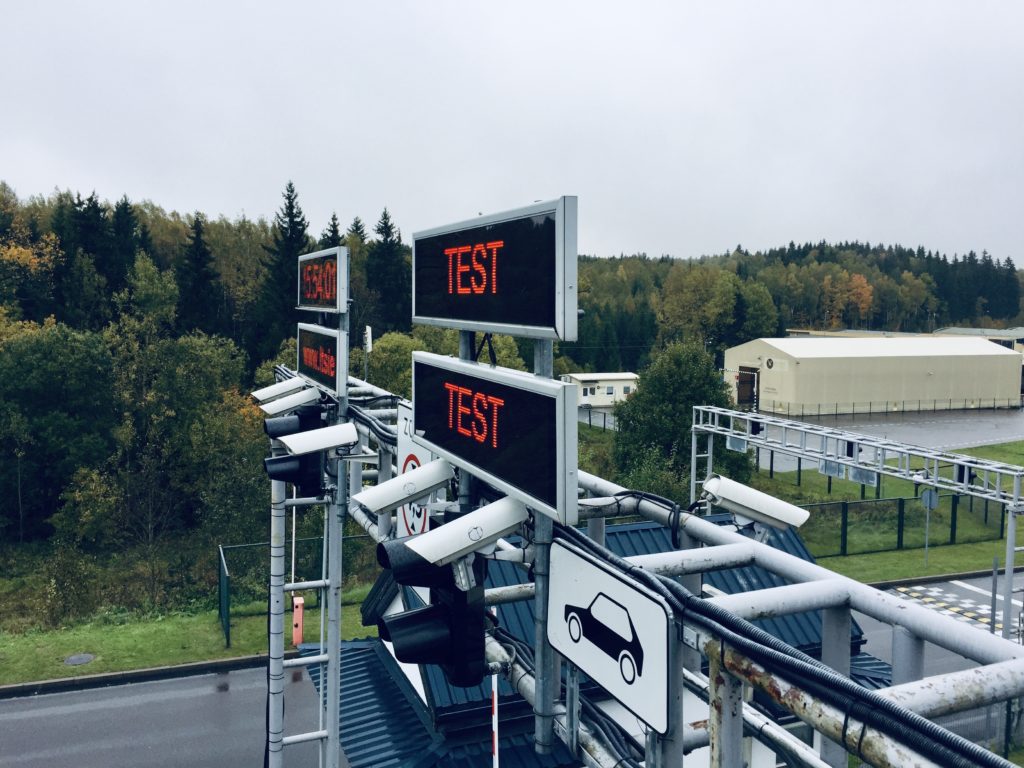 Ampron Rugged LED Message Boards for GoSwift improvement of Lithuanian border queues