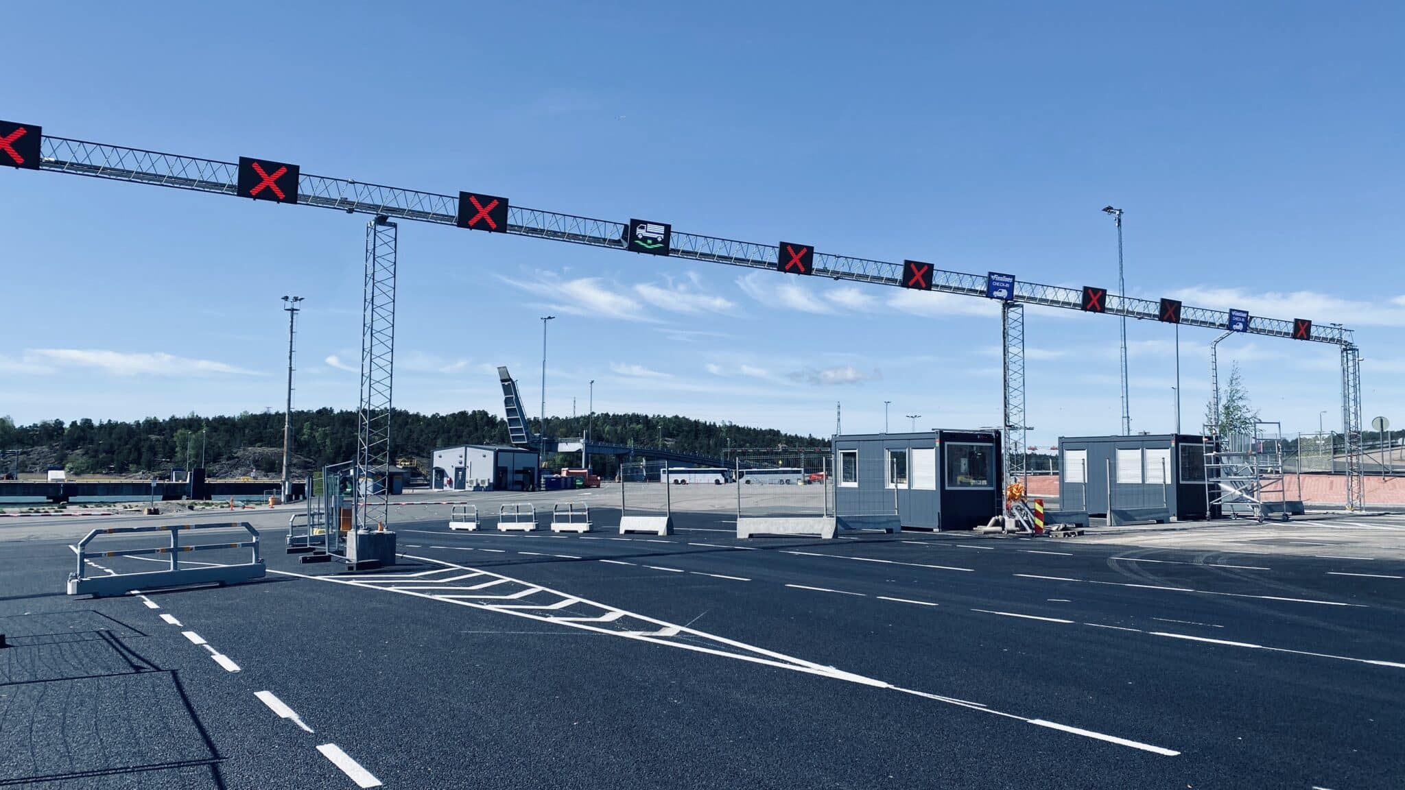 LED Digital Guidance at Port of Naantali by Ampron